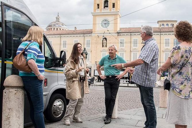 Guided group tour TastyBus: Parmesan Cheese and Parma Ham - Meeting at Caffetteria Toschi, then heading out early