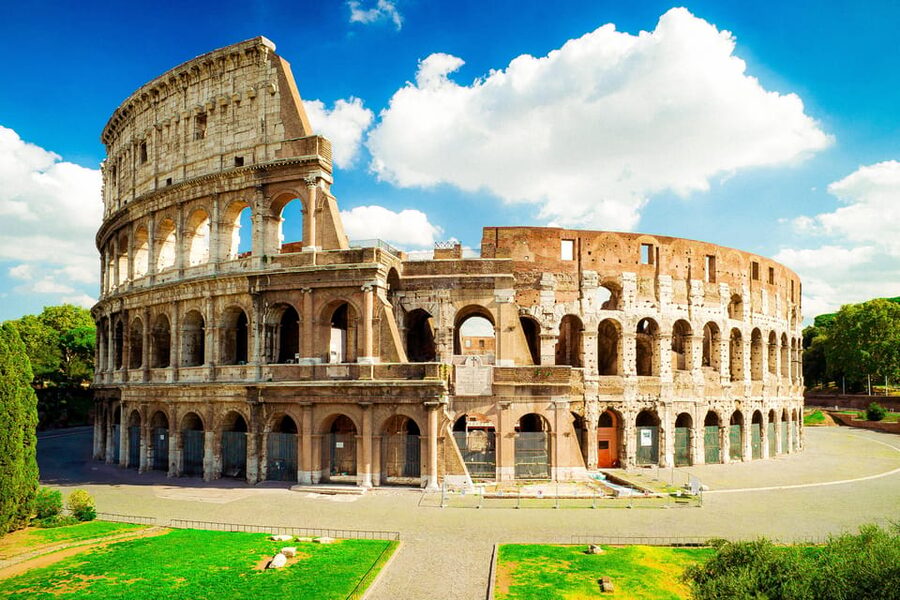 Guided Tour of the Colosseum Palatine Hill and Roman Forum - Languages, headsets, and how guides keep the tour moving
