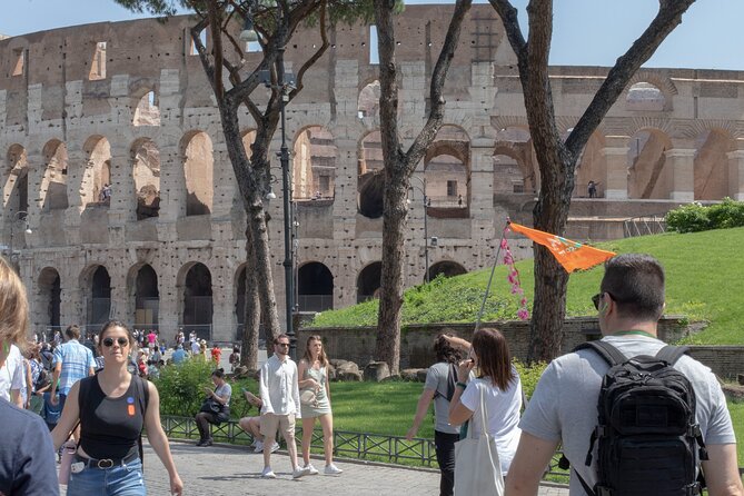 Guided tour of the Colosseum, Roman Forum and Palatine in Spanish - Colosseum entry: priority access plus the freedom to stay inside