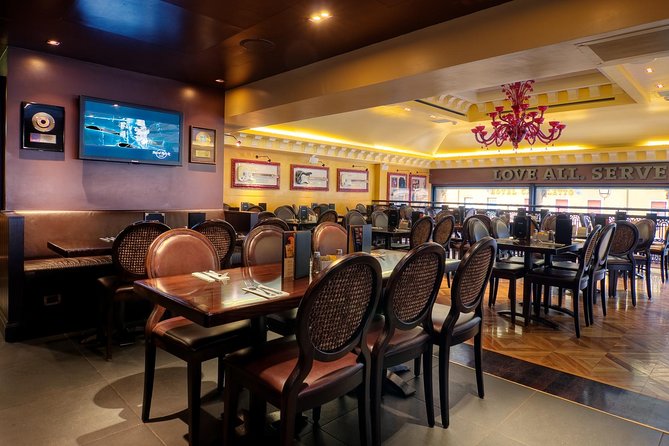 Hard Rock Cafe Venice with Set Lunch or Dinner - Location value: why this works as a break from pizza and pasta