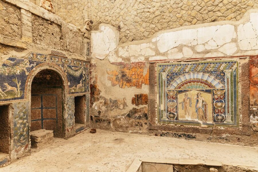 Herculaneum: Skip-the-Line Guided Tour with Archaeologist - Public Life on the Route: Baths, Forum, and the Temple of the Augustales