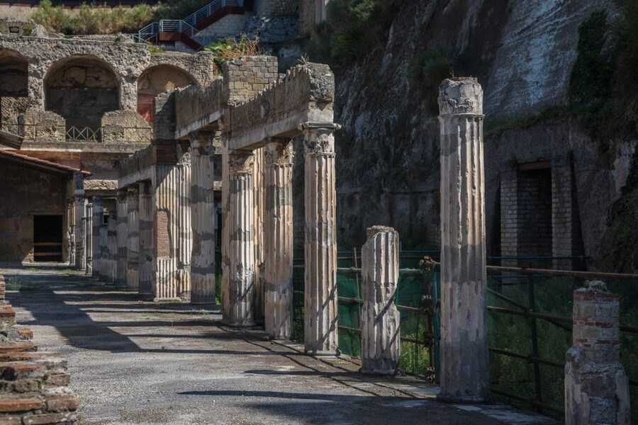 Herculaneum: Skip-the-Line Guided Tour with Archaeologist - Casa dei Cervi: Seeing a Named Home Like a Layout, Not Just Ruins