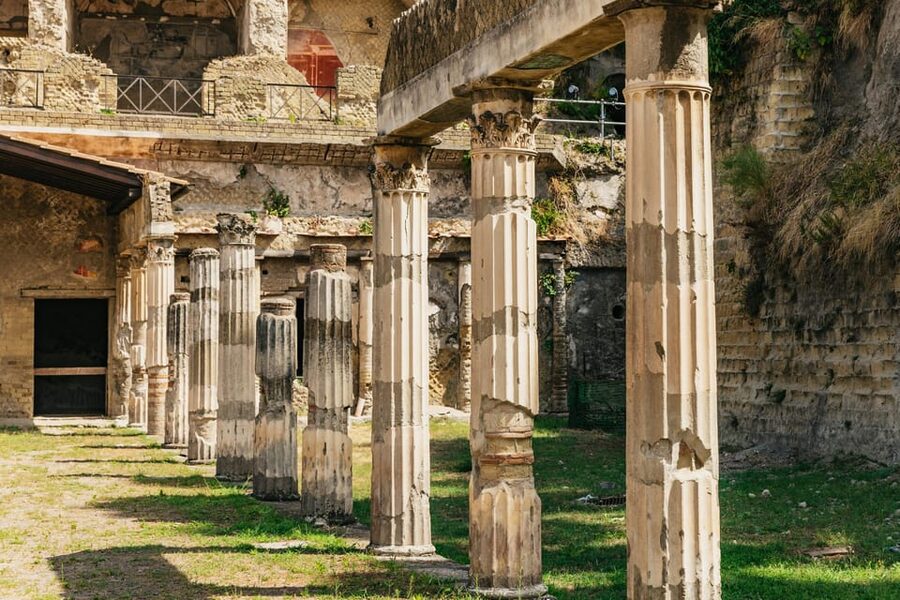 Herculaneum: Skip-the-Line Guided Tour with Archaeologist - Casa di Nettuno ed Anfitrite (House of Neptune): Art That Still Feels Alive