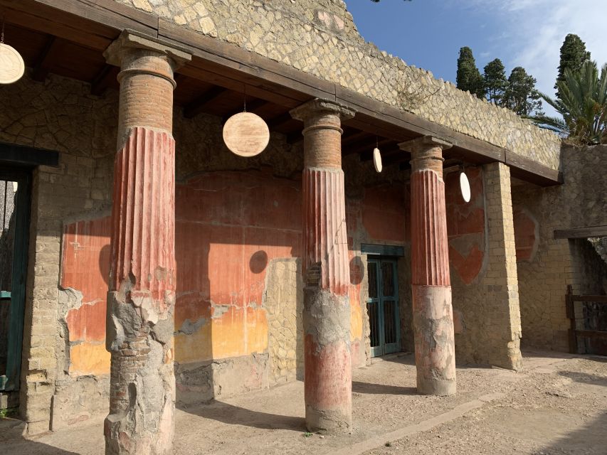 Herculaneum: Tickets & Tour with a Local Archaeologist - Casa dei Cervi: deer imagery and upper-floor luxury