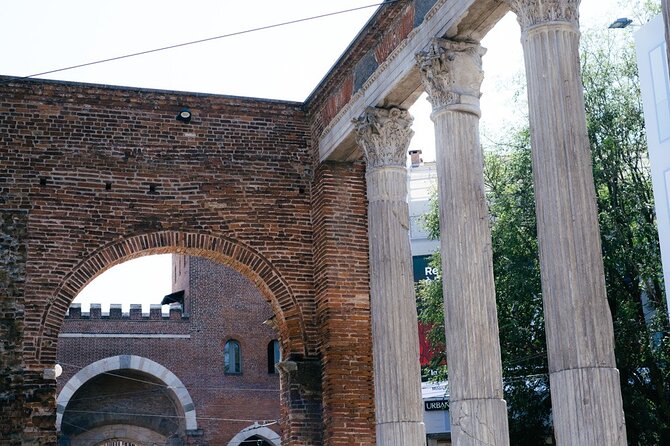 Highlights and hidden gems of Milan Bike Tour - Teatro La Scala and Brera: class, art streets, and quick context
