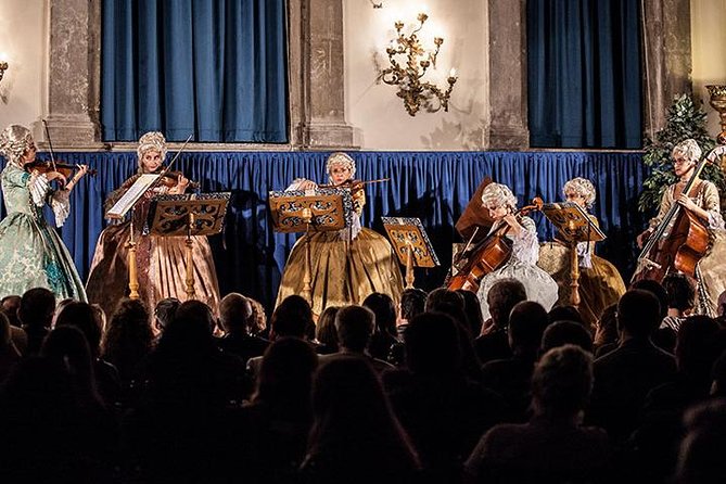 I Musici Veneziani Concert: Vivaldi Four Seasons - The I Musici Veneziani show style: costumes and opera soloists