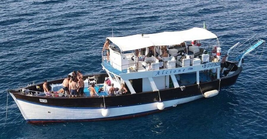 Ischia: Island Boat Tour with Neapolitan Lunch & Snorkeling - Citara Beach and Baia di Sorgeto: Getting Your Bearings From the Water