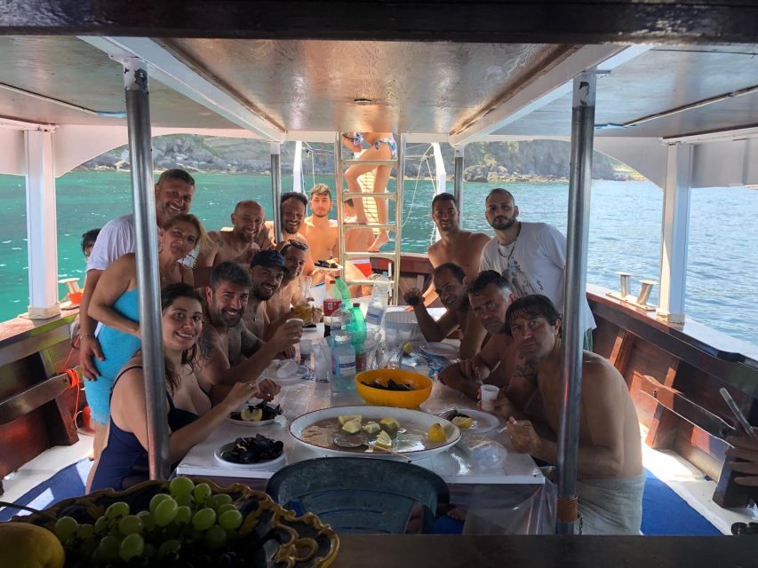 Ischia: Island Boat Tour with Neapolitan Lunch & Snorkeling - How the Boat Day Works: Stops, Food, and the Pace of a Full Loop