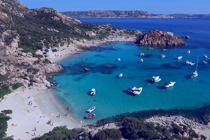 La Maddalena Archipelago Comfort Boat Tour - La Maddalena town hour: Carrugi shopping and the Fort of the Old Guard vibe