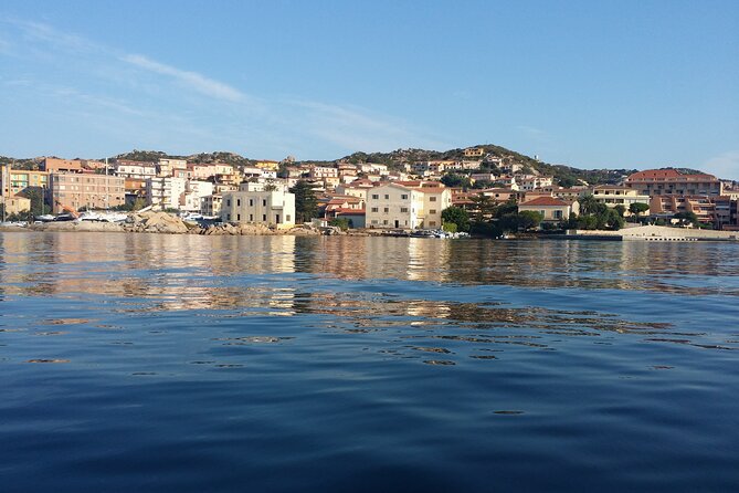 La Maddalena Archipelago Comfort Boat Tour - Comfort and crew service: the part that makes it feel easy