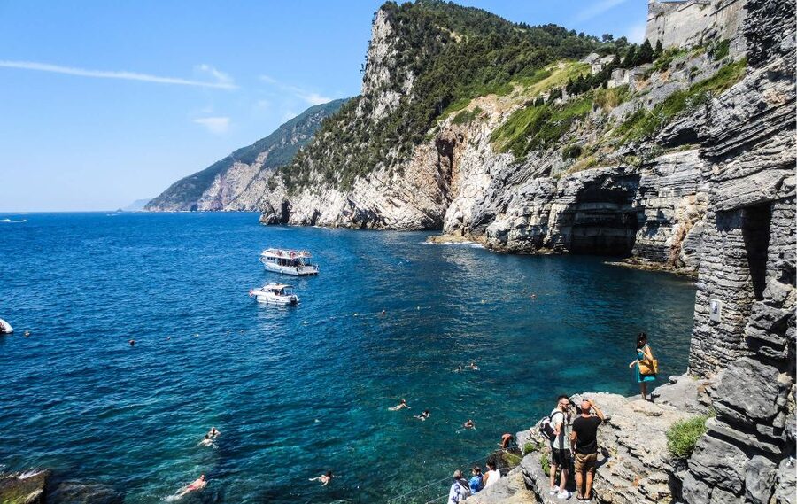 La Spezia: Cinque Terre and Portovenere Full-Day Boat Tour - Food and drinks onboard: focaccia, wine, and why it matters on the water