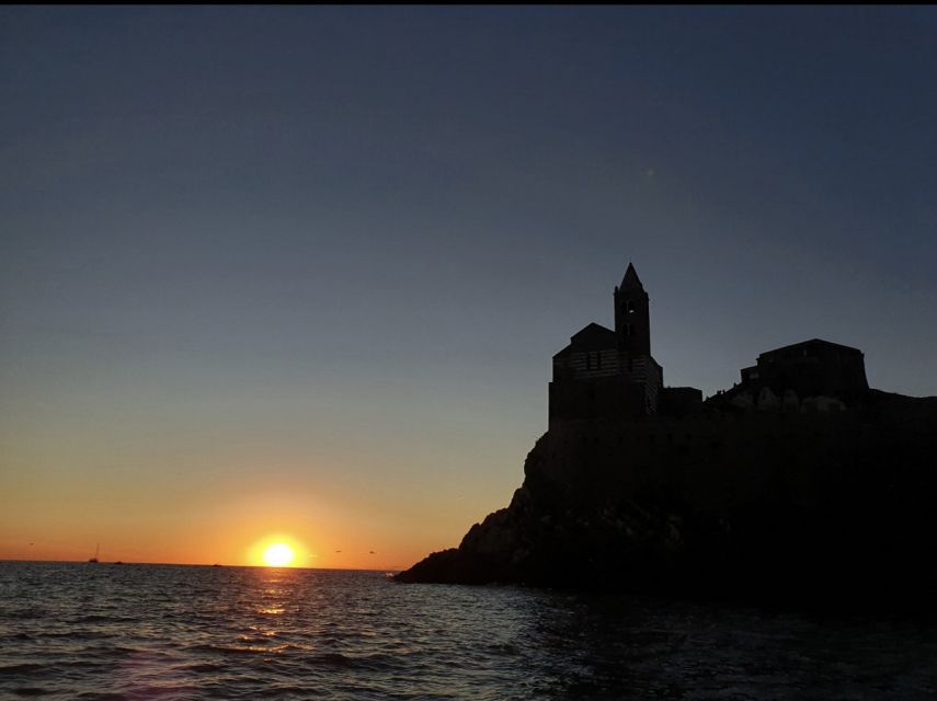 La Spezia: Sunset Boat Tour with Aperitivo and Snacks - Getting On the Water in Porto Mirabello (and what to expect)