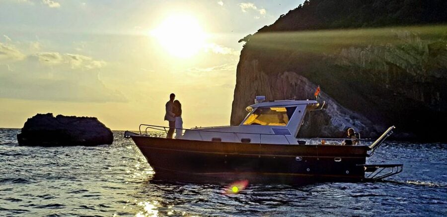La Spezia: Sunset Boat Tour with Aperitivo and Snacks - Tinetto and the Madonna Stella Maris symbol