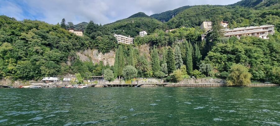 Lake Como: Shared Boat Tour with Prosecco Aperitif - The audio guide: your secret weapon for villa stories