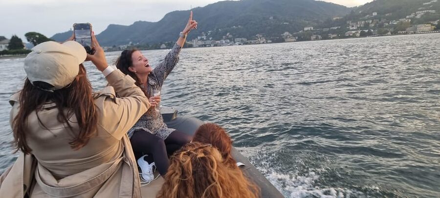 Lake Como: Shared Boat Tour with Prosecco Aperitif - Photo spots you can count on, and how to get better shots