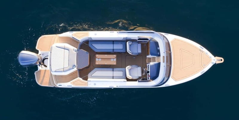 Lake Como: Shared Group or Private Boat Tour - The guide’s job: turning villa spotting into real context