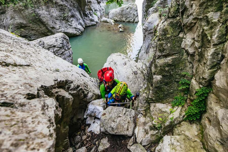 Lake Garda: Family Friendly Canyoning Tour - Languages, Group Size, and Why That Keeps Kids Calm