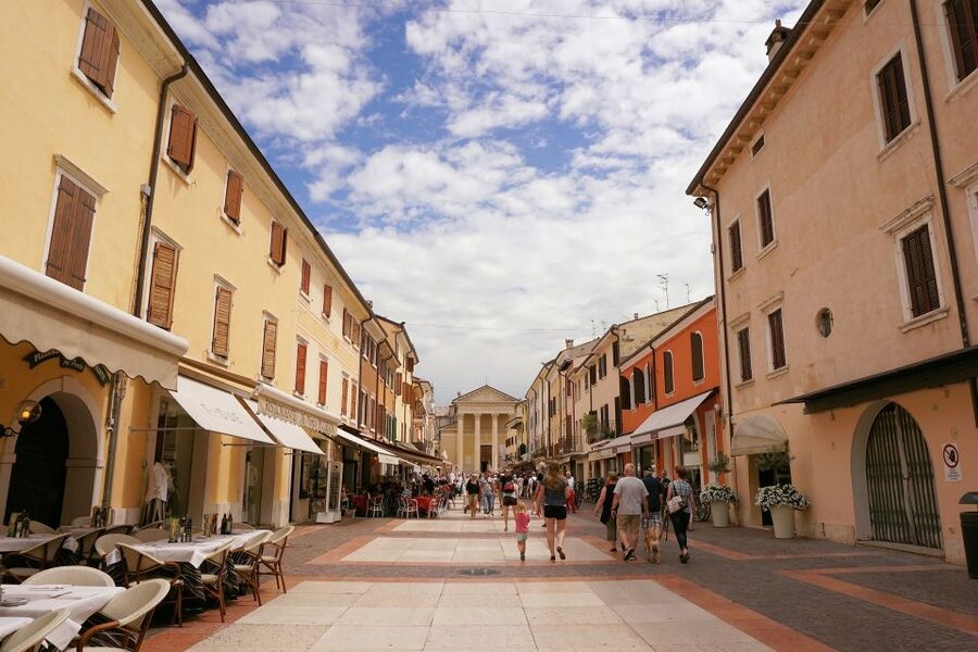 Lake Garda: Wine Tour and Tasting Experience in Bardolino - Entering Tenuta La Cà in Bardolino (and why timing matters)