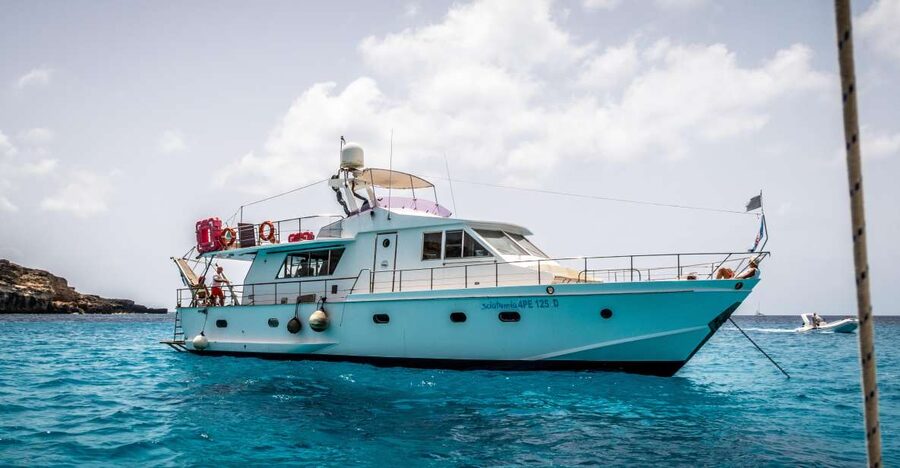 Lampedusa: Yacht excursion, swimming stops and typical lunch - Returning along the south coast: Grottacce and Grotta del Bue Marino
