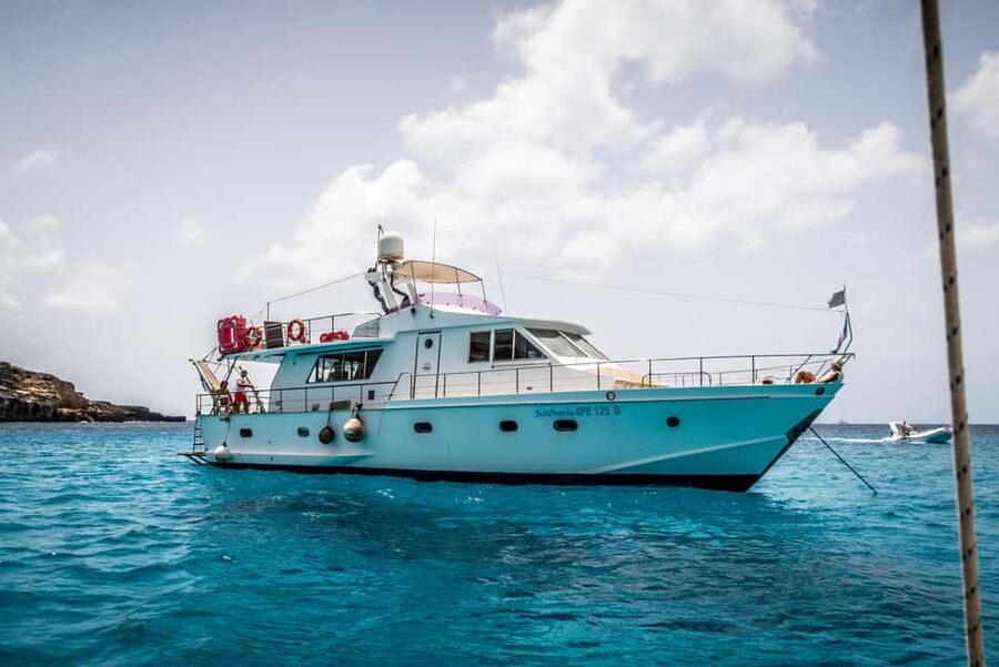 Lampedusa: Yacht excursion, swimming stops and typical lunch - A 7-hour loop of Lampedusa you can feel