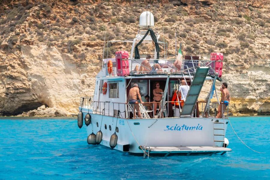 Lampedusa: Yacht excursion, swimming stops and typical lunch - Tabaccara bay: the first swim stop and quick snorkeling rhythm