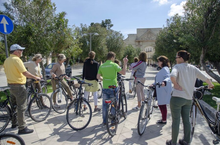 Lecce: City Highlights Guided Tour by Bike - Piazza del Duomo: the first big wow in Lecce