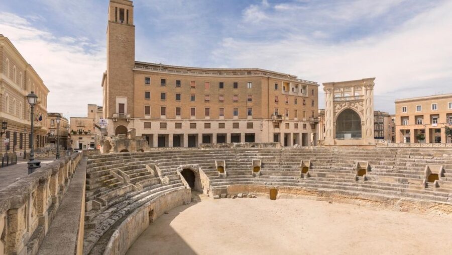 Lecce guided tour with underground discoveries - Piazza Duomo and Santa Croce: Your Baroque “Cheat Code”