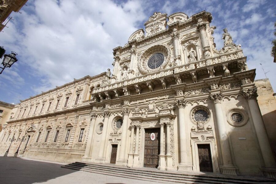 Lecce guided tour with underground discoveries - Corso Vittorio Emanuele and Piazza S. Oronzo: The Squares That Keep You Moving