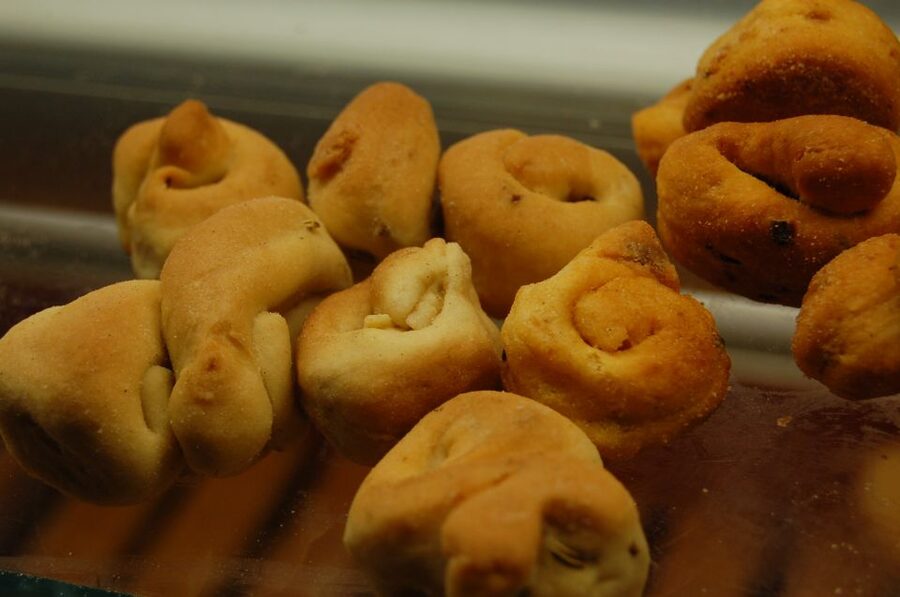 Lecce: Street Food Tasting and Sightseeing Tour - Piazza Sant’Oronzo, the she-wolf, and the Clock of Wonders