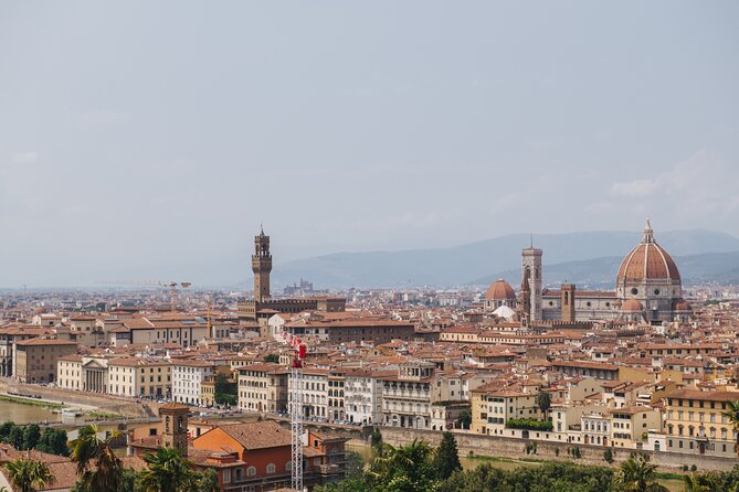 Livorno Shore Excursion to Florence, Guaranteed Return On Time - Board the bus with a green-shirt team, and why 15 minutes matters