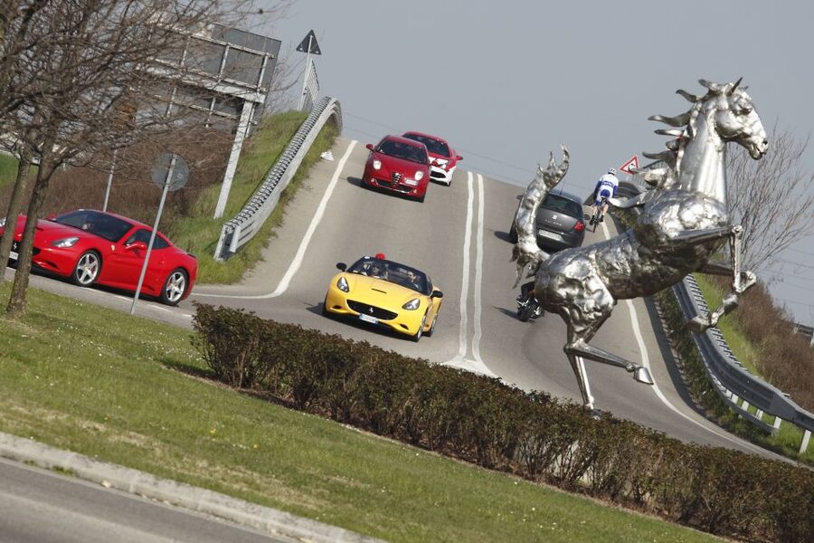 Maranello: Test Drive Ferrari 458 - Your Ferrari 458 Italia: 570 CV and a proper V8 soundtrack