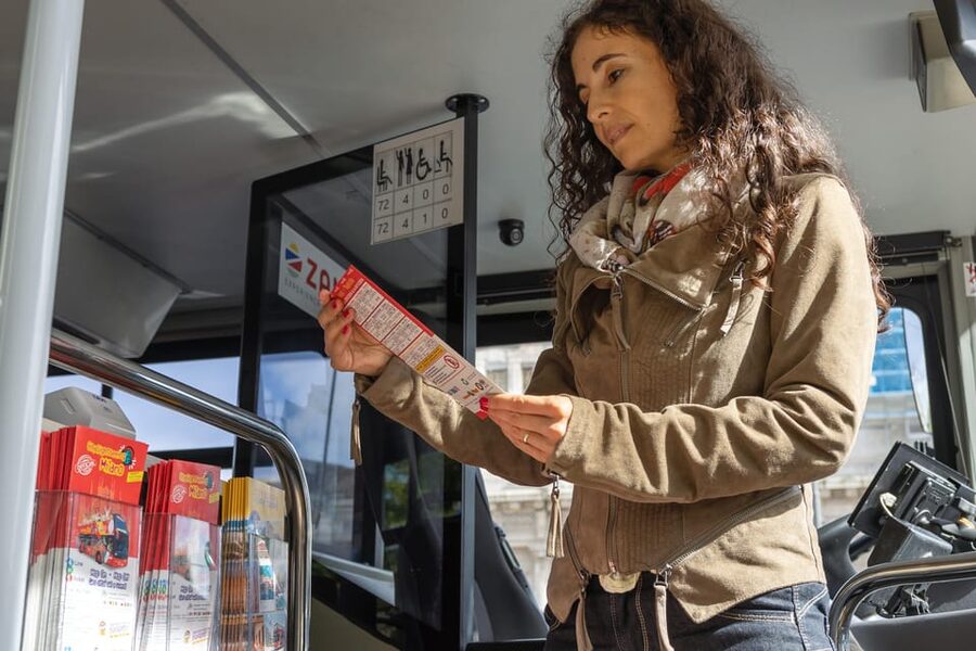 Milan: City Sightseeing Hop-On Hop-Off Bus with Audio Guide - Line B: Duomo to Repubblica, Palazzo Lombardia, Centrale, and Porta Venezia