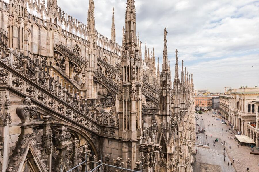 Milan Duomo and Rooftop 2-Hour Guided Tour - Inside the Cathedral: Stained Glass, Statues, and a Fast Special Entrance