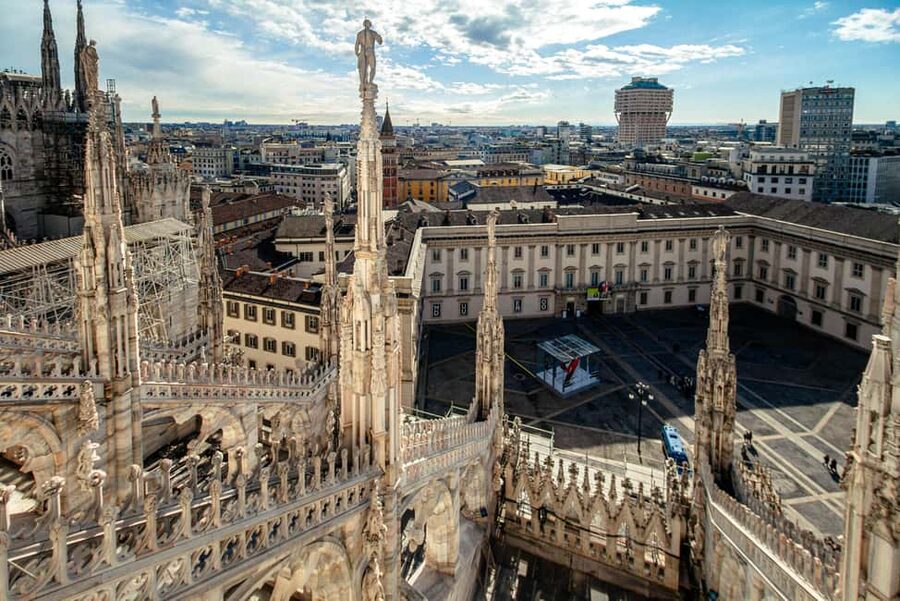 Milan Duomo Cathedral and Rooftop Terrace Guided Tour - Where You Meet and How This Tour Gets You Moving