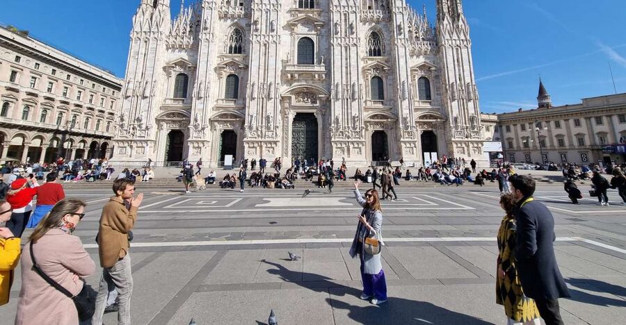 Milan: Duomo Rooftop and Cathedral Guided Tour with Tickets - Statue-Spotting Game: 135 Spires and 3,400 Figures