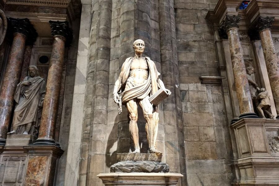 Milan: Duomo Rooftop and Cathedral Guided Tour with Tickets - Meeting at Piazza del Duomo: Get Found Fast