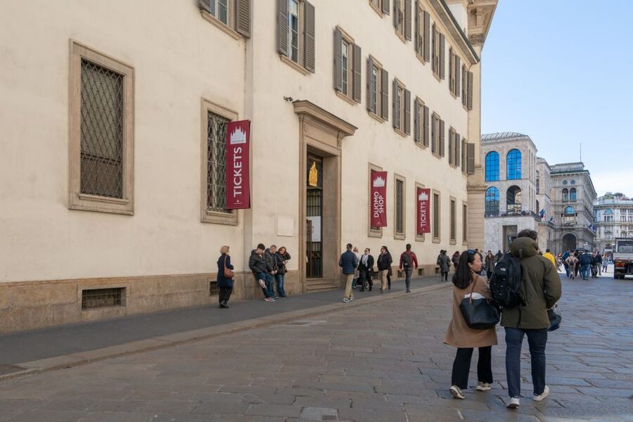 Milan: Fast-Track Milan Cathedral and Terraces Guided Tour - Pace, group style, and how the best guides make it work