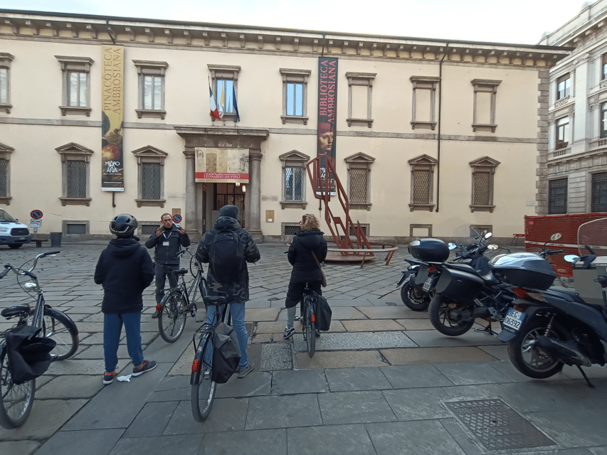 Milan: Guided Bike Tour - Peace Arch, Darsena, and canal-side photo time