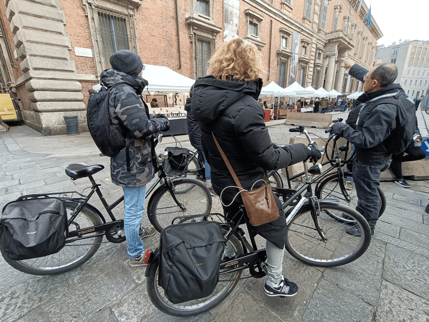 Milan: Guided Bike Tour - Piazza Affari, L.O.V.E, and the modern side of Milan
