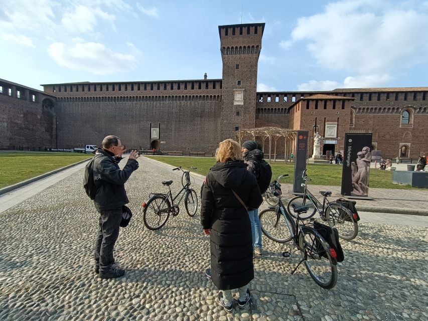 Milan: Guided Bike Tour - Mercanti Square, La Scala Square, and the Galleria corridor
