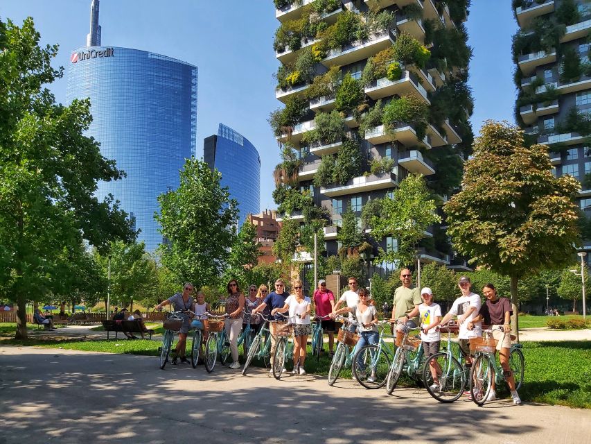 Milan: Highlights and Hidden Gems Guided Bike Tour - Meeting at Vetra and dodging the ZTL headache