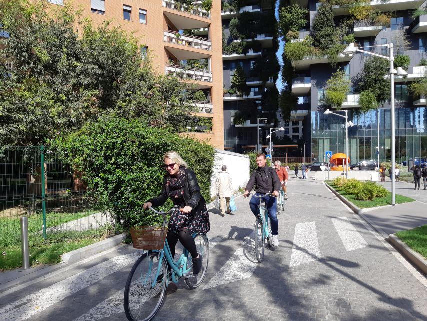 Milan: Highlights and Hidden Gems Guided Bike Tour - Porta Nuova to Sforza Castle: Milan forward and Milan classic