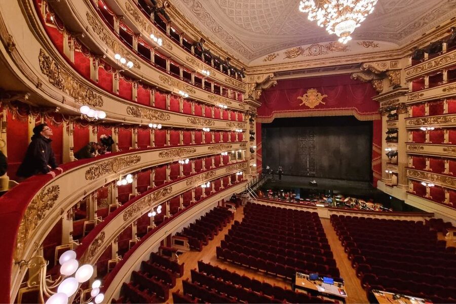 Milan: La Scala Theater and Museum Tour with Entry Tickets - Teatro alla Scala: seeing the stage without having a ticket for a show