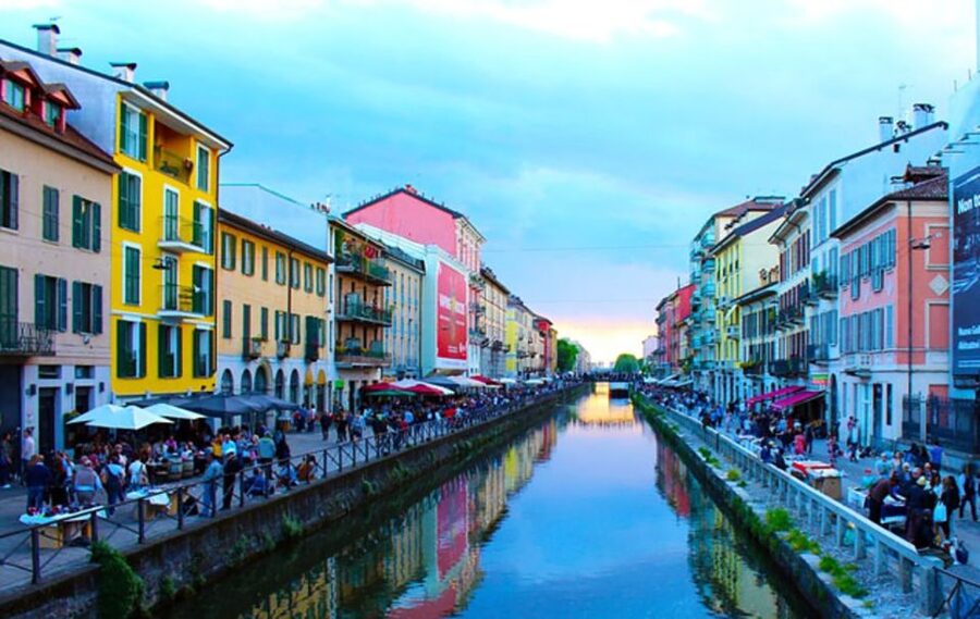 Milan: Navigli Canal Boat Cruise - The 50-minute out and back route, what you see on the way there