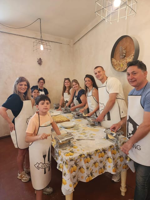 Milan: Pasta and Tiramisu Cooking Class with Wine - Making Fresh Pasta: Flour, Dough, and the Pasta Fresca vs Secca Moment