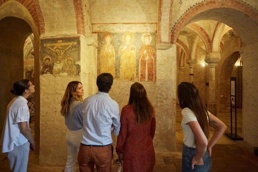 Milan: Pinacoteca Ambrosiana and San Sepolcro Crypt Ticket - How to time the day so the crypt stays open