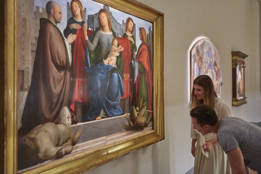 Milan: Pinacoteca Ambrosiana & da Vinci Codex Exhibition - Audio guide and the app on your device, how to get real value