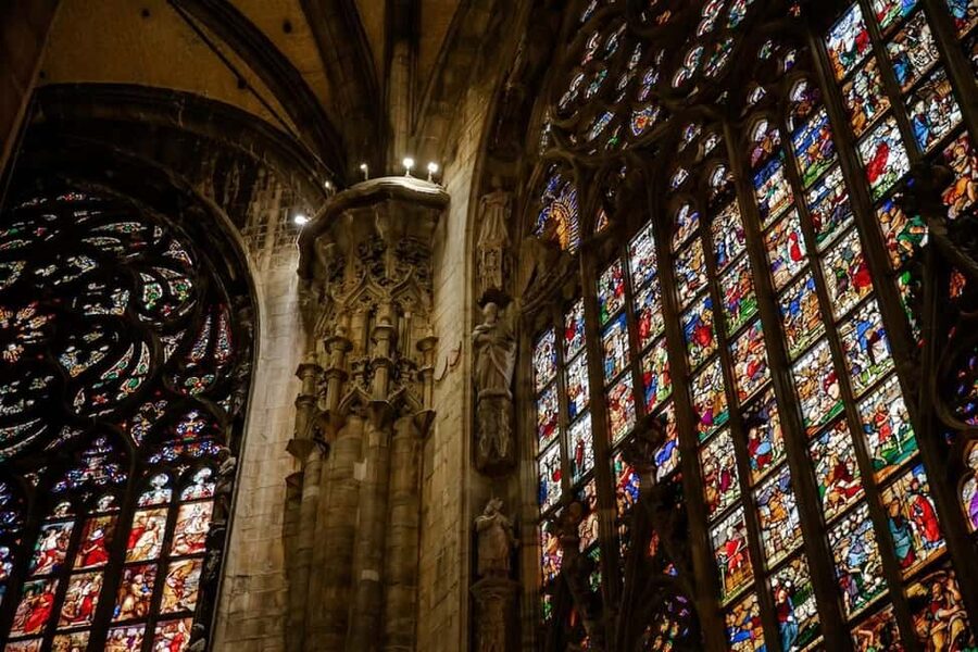 Milan: Priority Access Duomo and Rooftop Tour - What makes the guide part worth it