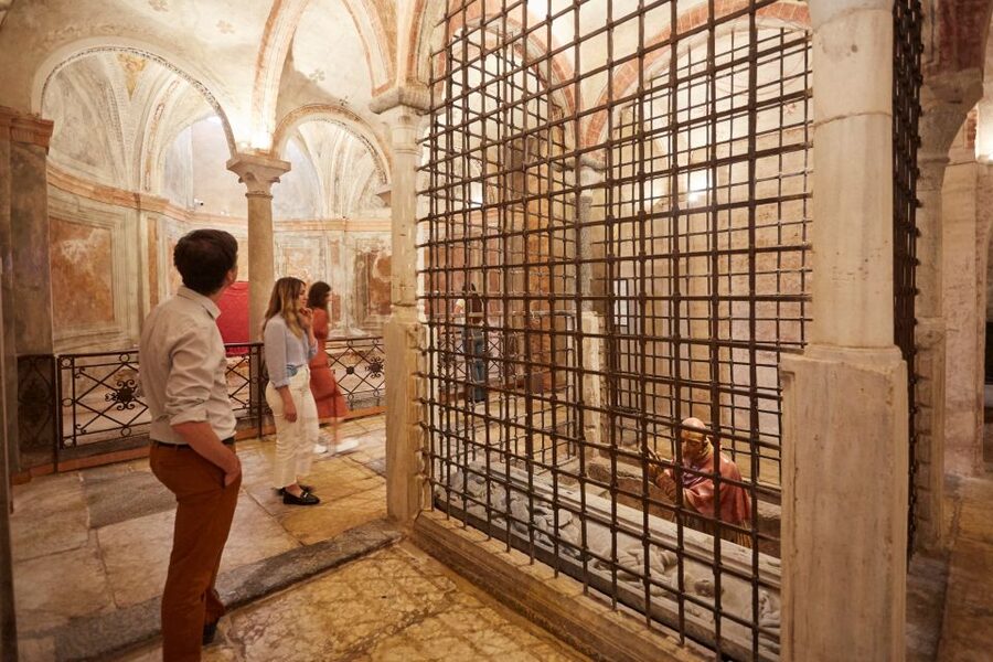 Milan: San Sepolcro Crypt Skip-the-Line Entry Ticket - Piazza San Sepolcro Entrance: How to Find the Stairs Fast