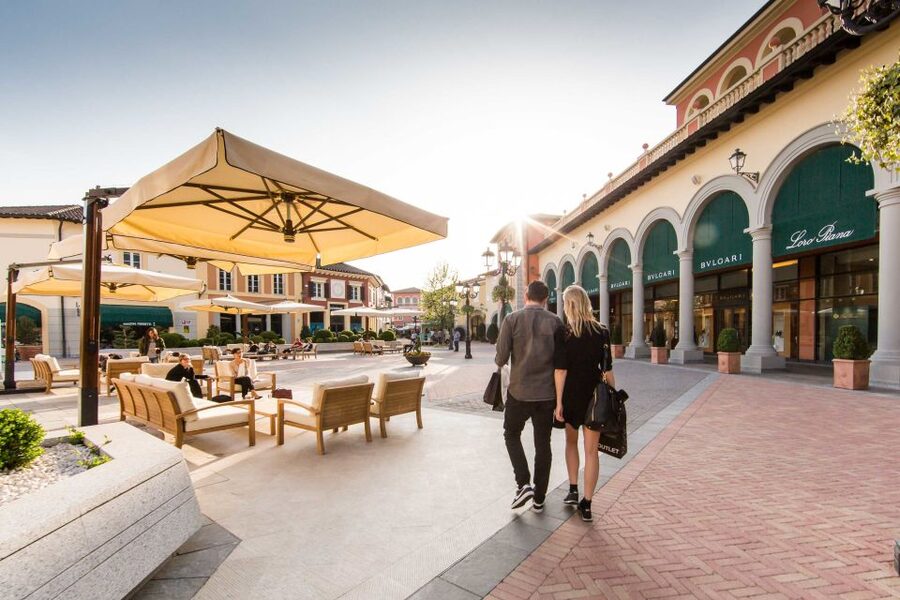 Milan: Serravalle Designer Outlet Roundtrip Bus Transfer - Stop 1 in Milan: Picking the Right Meeting Point